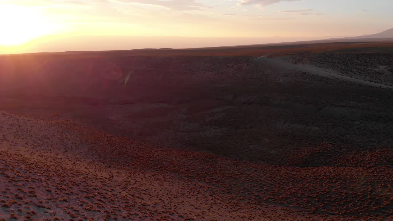el valle del desierto de atacama al atardecer
