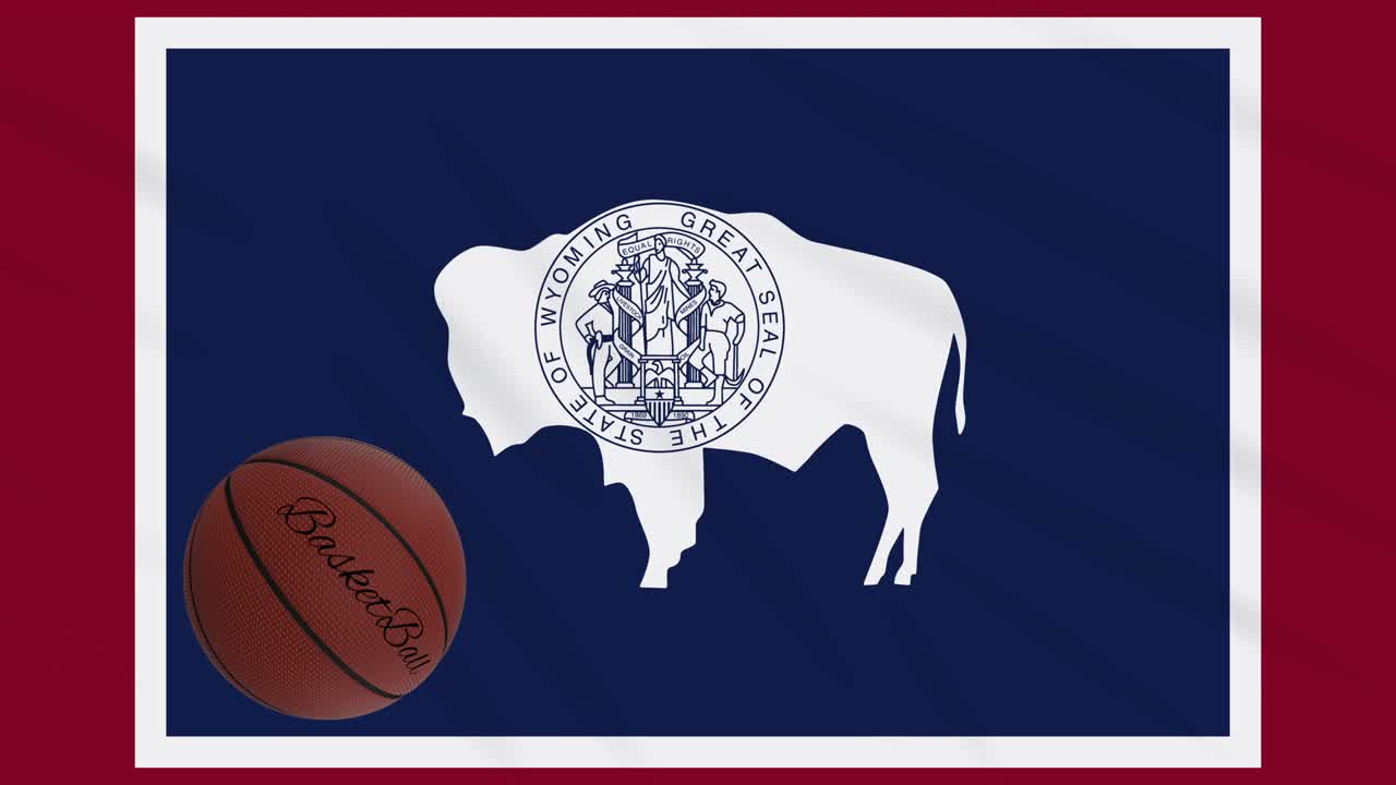 la bandera de wyoming agita y la pelota de baloncesto gira, en bucle