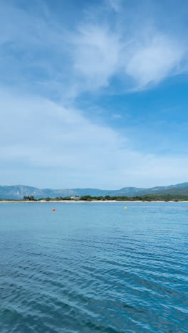 Playa-De-Simos-En-La-Isla-De-Elafonissos,-Grecia-En-Vertical.