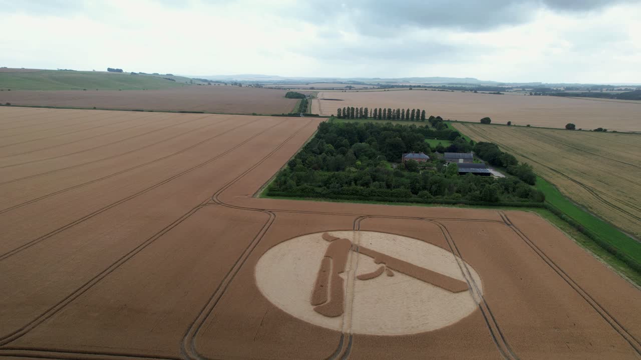 воздушный вид приближается необычный hackpen hilln swindon 2023 разрезать горло бритва дизайн круга урожая