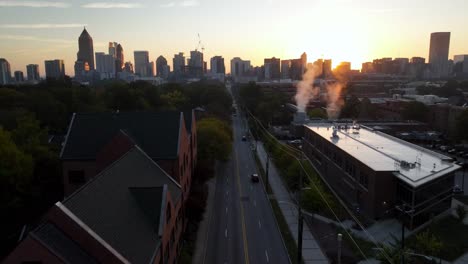 Sonnenaufgang-Luftaufnahme-Der-Skyline-Von-Atlanta,-Georgia-Im-Morgengrauen