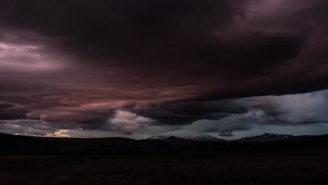 Verschiedene-4k-Zeitraffer-Von-Speziellen-Wolkenformationen,-Die-Die-Vielen-Formen-Und-Tänze-Der-Natur-Zeigen