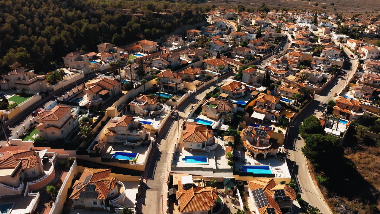 Scenic view of luxury villas near Alicante in Spain’s Costa Cálida. Perfect Mediterranean lifestyle for those looking to relocate, enjoy the sun, and live the good Spanish life