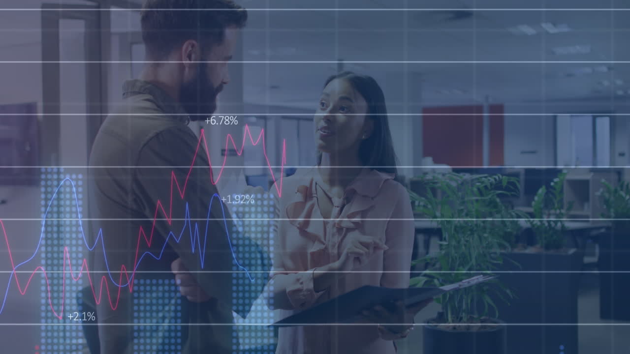 animación del procesamiento de datos financieros sobre diversas personas en la oficina