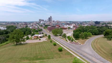Shattering-Silence-Monument-in-Des-Moines,-Iowa-with-drone-video-moving-up-to-reveal-Des-Moines,-Iowa-skyline