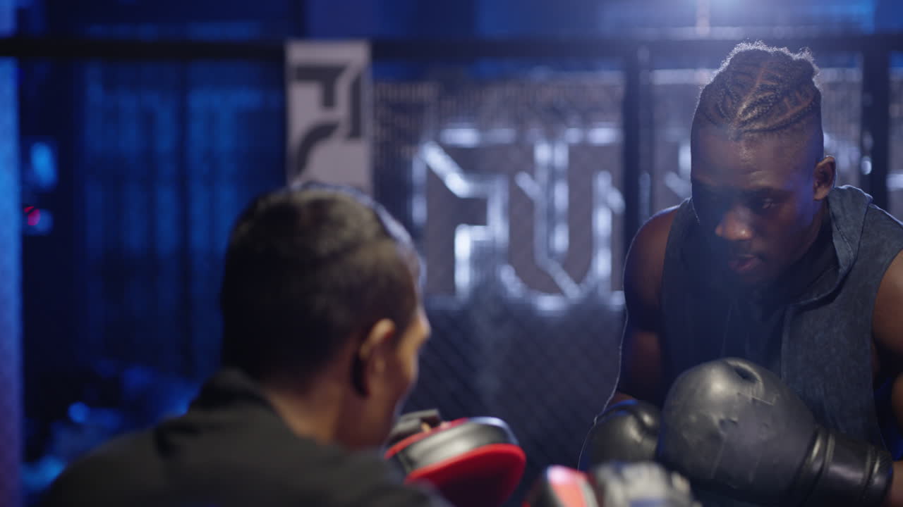 싸움 수업이 시작되었습니다.