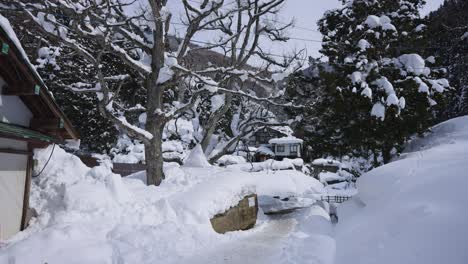 Hell-Valley,-covered-in-Snow-in-Nagano,-Yamanouchi-Town-Japan-4k