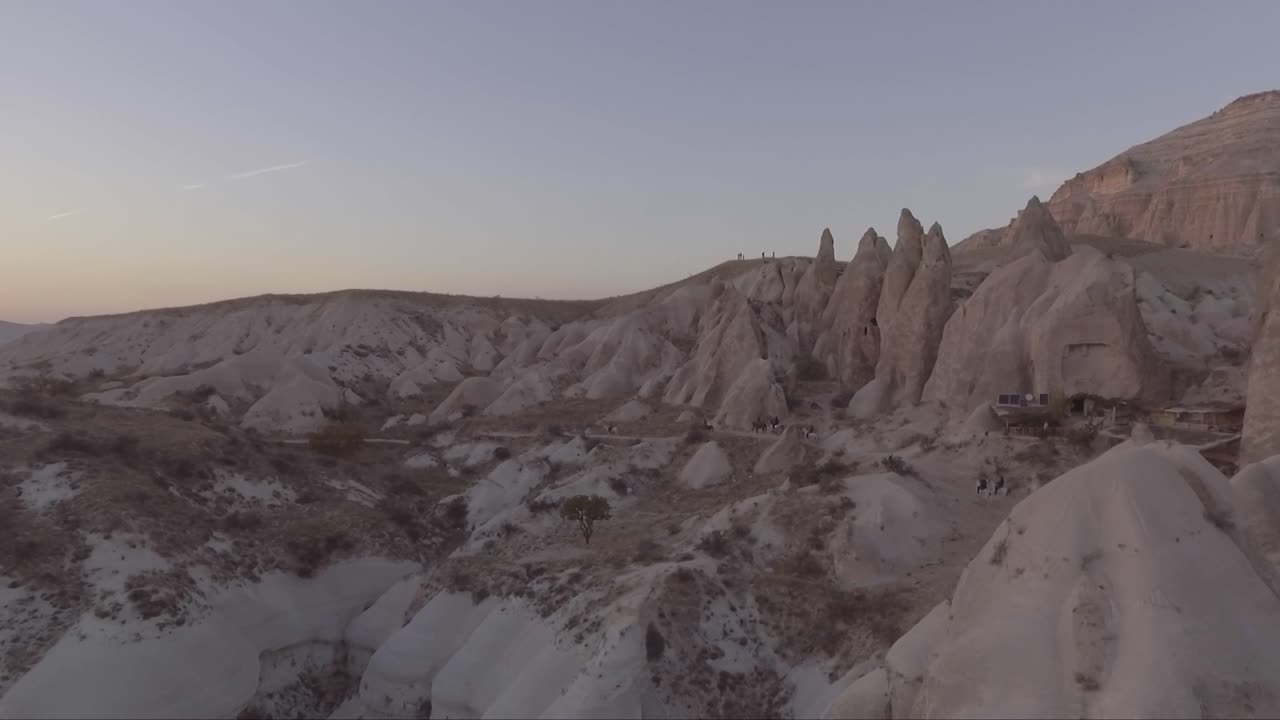 antena de turistas montando caballos paseos a caballo en capadocia turquía 6