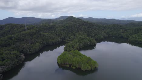 Lago-Morris---Presa-Del-Embalse-En-El-Rango-De-Cordero,-Región-De-Cairns,-Queensland,-Australia---Toma-Aérea