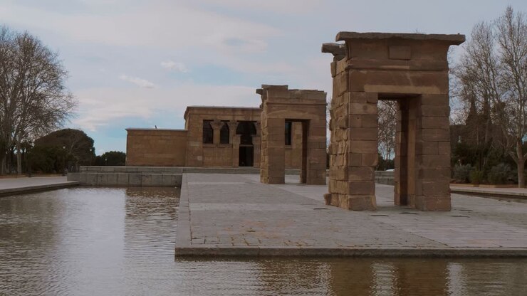 Tempio di Debod al Parco dell'Ovest a Madrid - il Templo de Debod