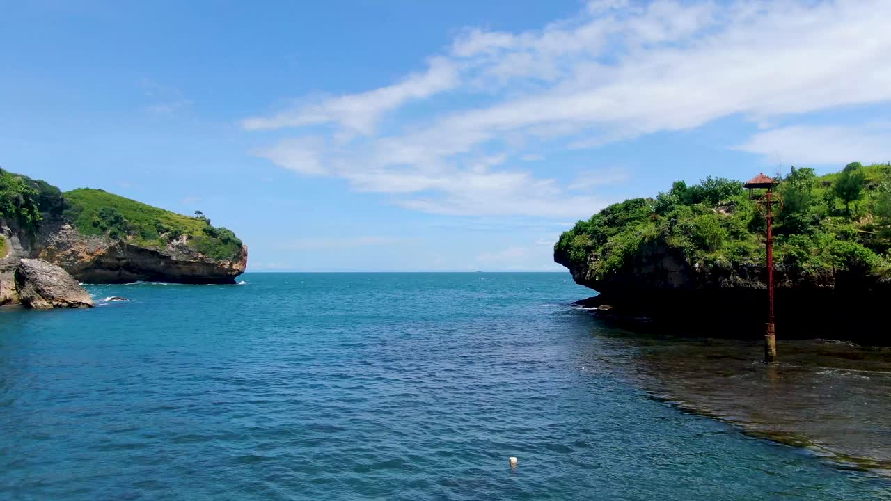 gesing 숨겨진 열대 만에서 무한한 푸른 바다 조감도, 인도네시아