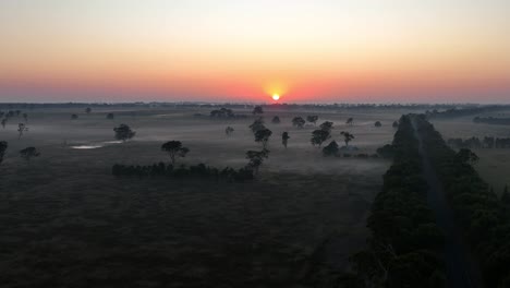 Puesta-De-Sol-En-Una-Mañana-Brumosa-En-La-Entrada-De-Los-Lagos