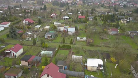 Zuteilung-Nicht-Kommerzieller-Gartenantenne-Von-Oben-Nach-Unten-Im-Wohnviertel-Der-Stadt