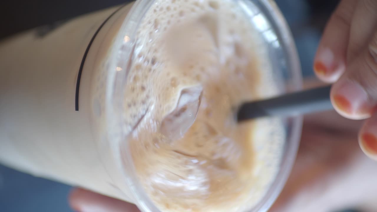 얼음 커피 음료