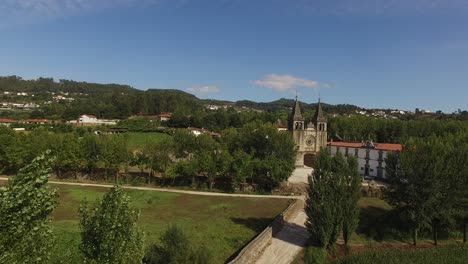 Luftaufnahme-Das-Schöne-Alte-Kloster-Von-Pombeiro-In-Felgueiras,-Portugal