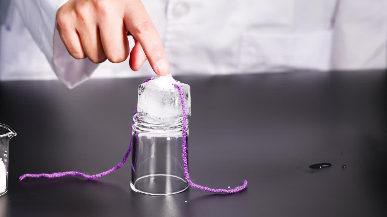 experimento científico: derretir el hielo con sal