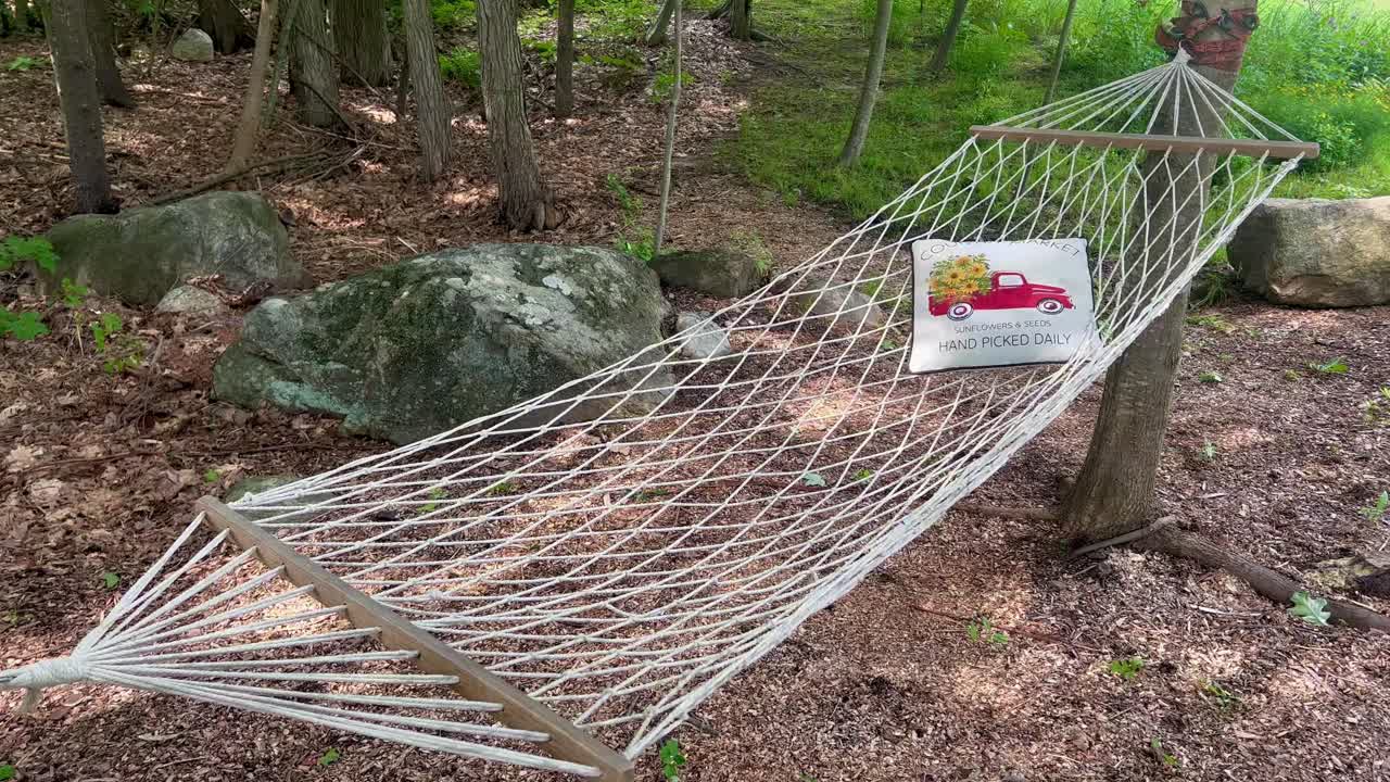 귀여운 베개와 함께 정원에서  ⁇ 매