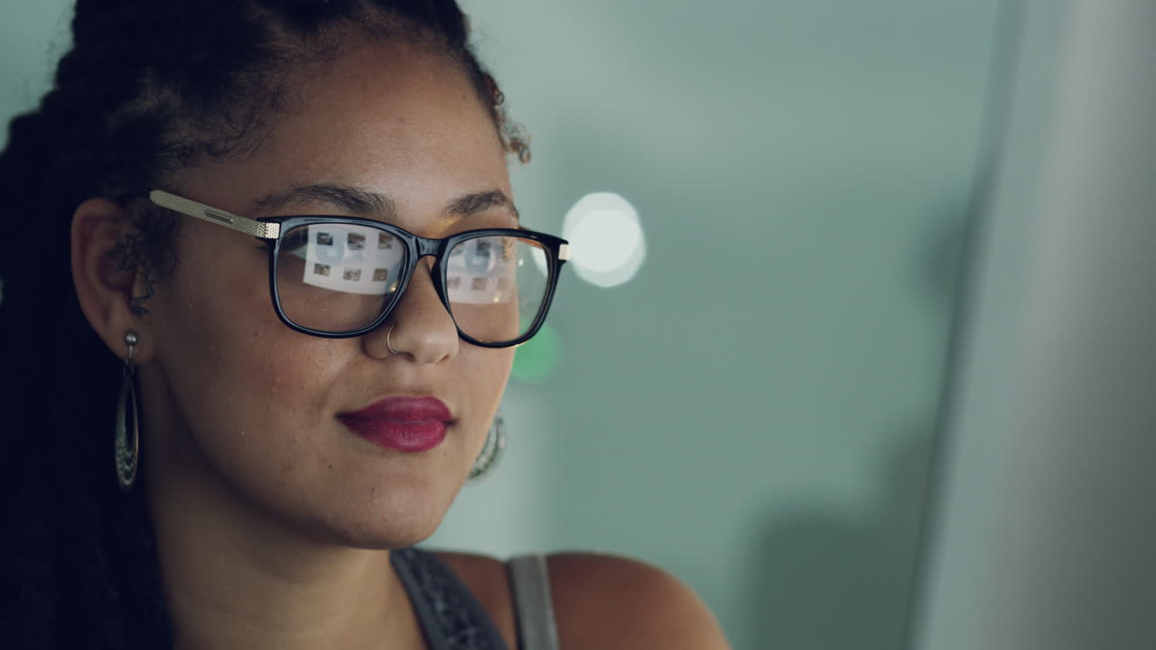 se mantiene persistente en su búsqueda del éxito