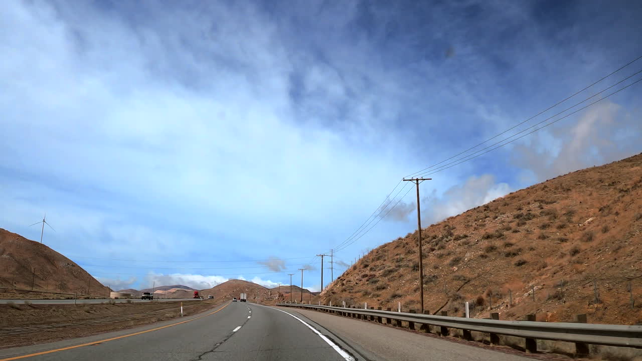 아름다운 날 남부 캘리포니아 고속도로를 따라 운전 - 운전자 관점