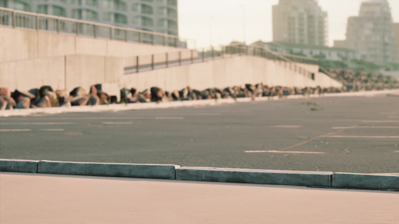 캘리포니아의 해변에 있는 주차장