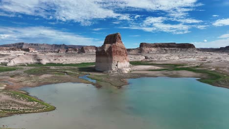 Massive-And-Monolithic-Rock,-The-Lone-Rock-In-Kane-County,-Utah,-United-States