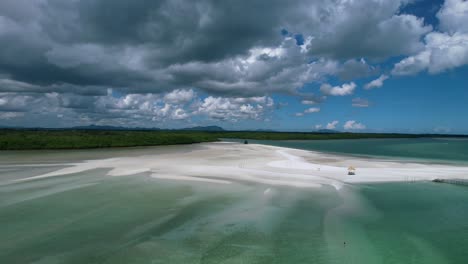 Schöne-Weiße-Sandstrandinsel-Bei-Leebong-On