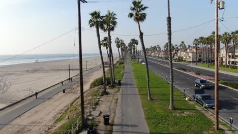 Ruta-Para-Bicicletas-Y-Autopista-En-Huntington-Beach,-California