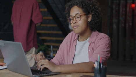 woman working on laptop in a cafe