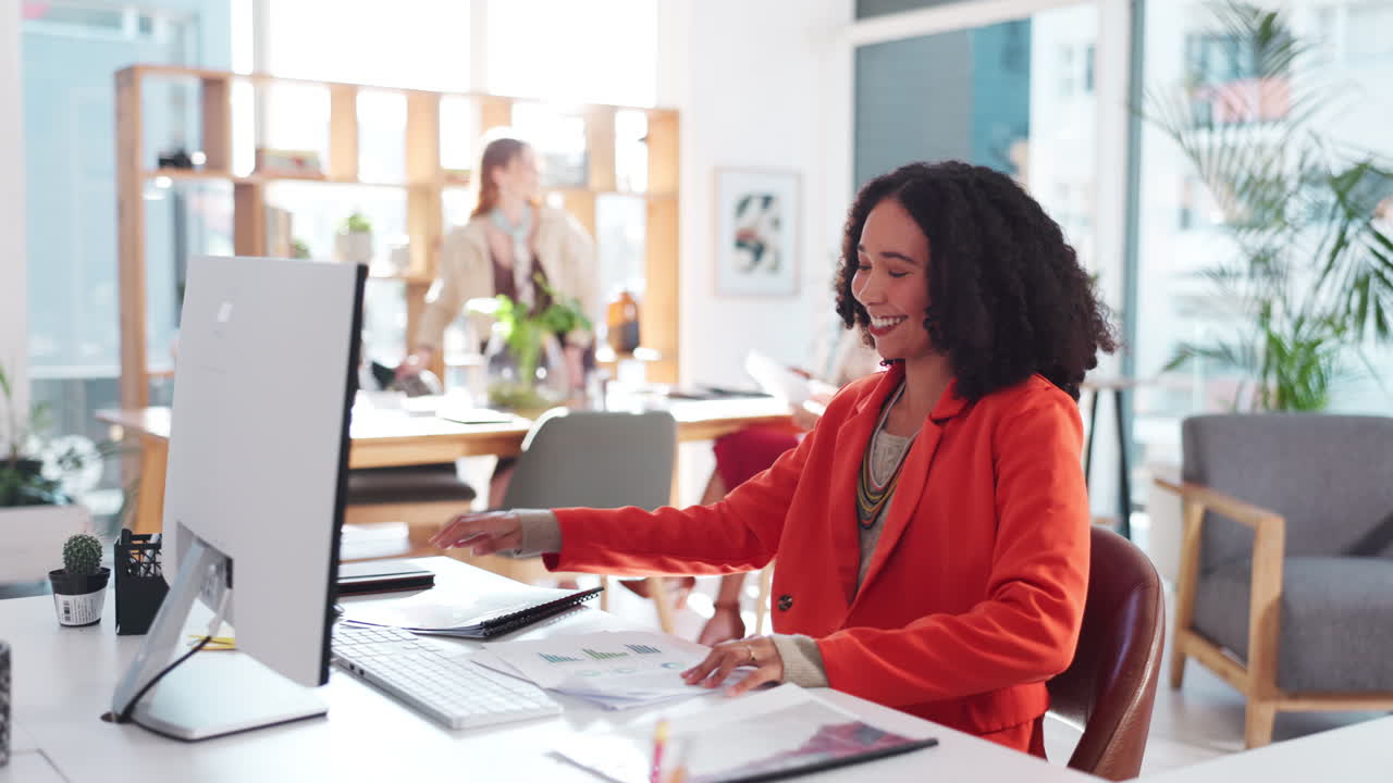 Glückliche Geschäftsfrauen in einem modernen Büro