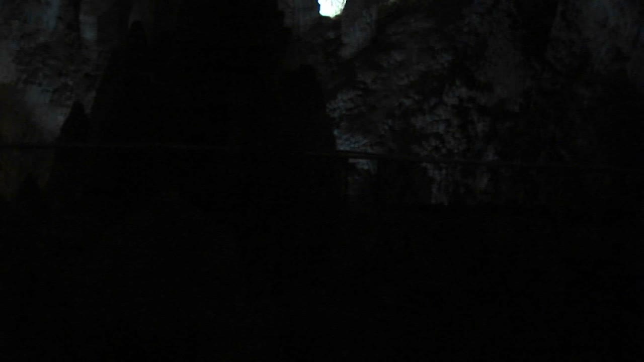 toma panorámica del interior de una cueva en el parque nacional de las cavernas de carlsbad en nuevo méxico