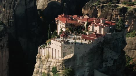 Gran-Monasterio-Sagrado-De-Meteoron-Es-El-Más-Antiguo-Y-Más-Grande-De-Los-Monasterios-De-Meteora