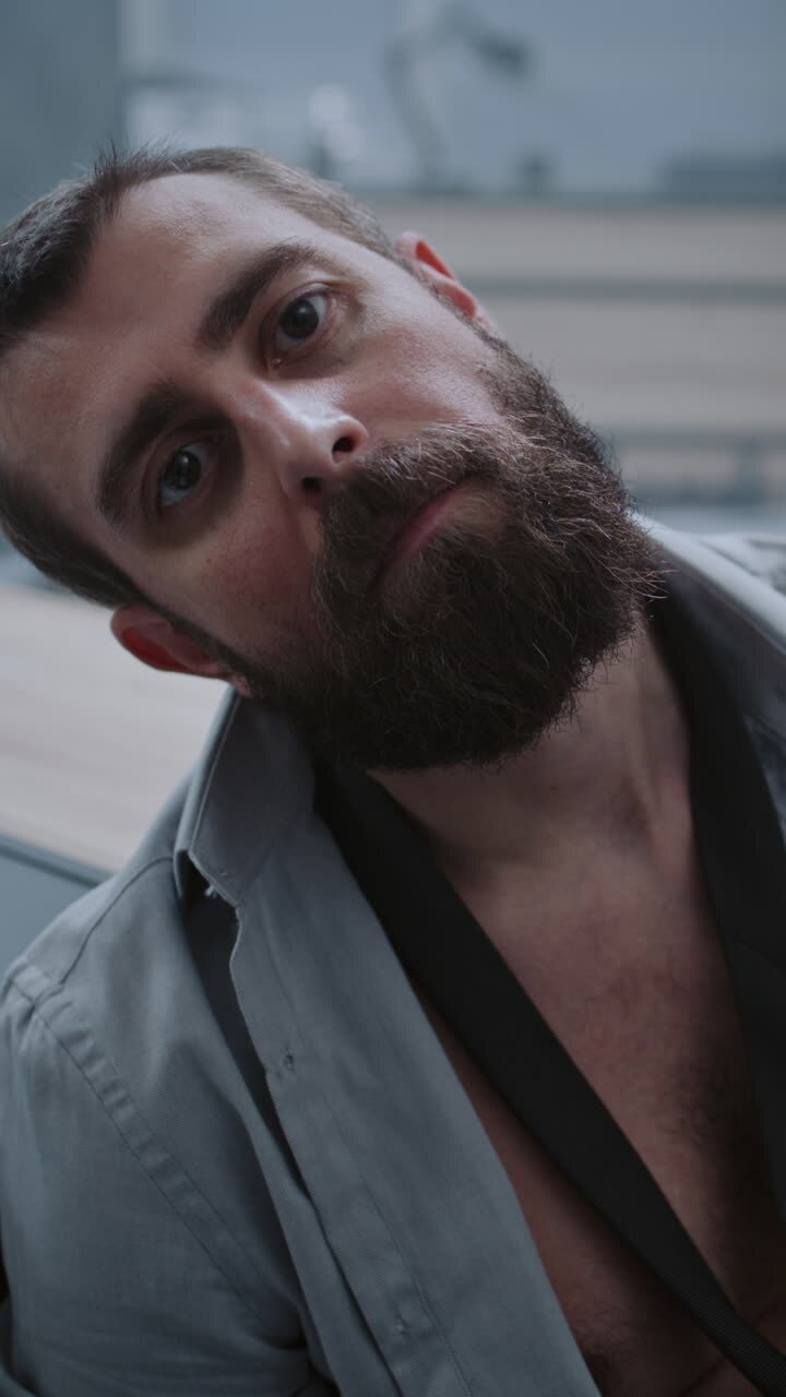 ritratto di un uomo con la barba