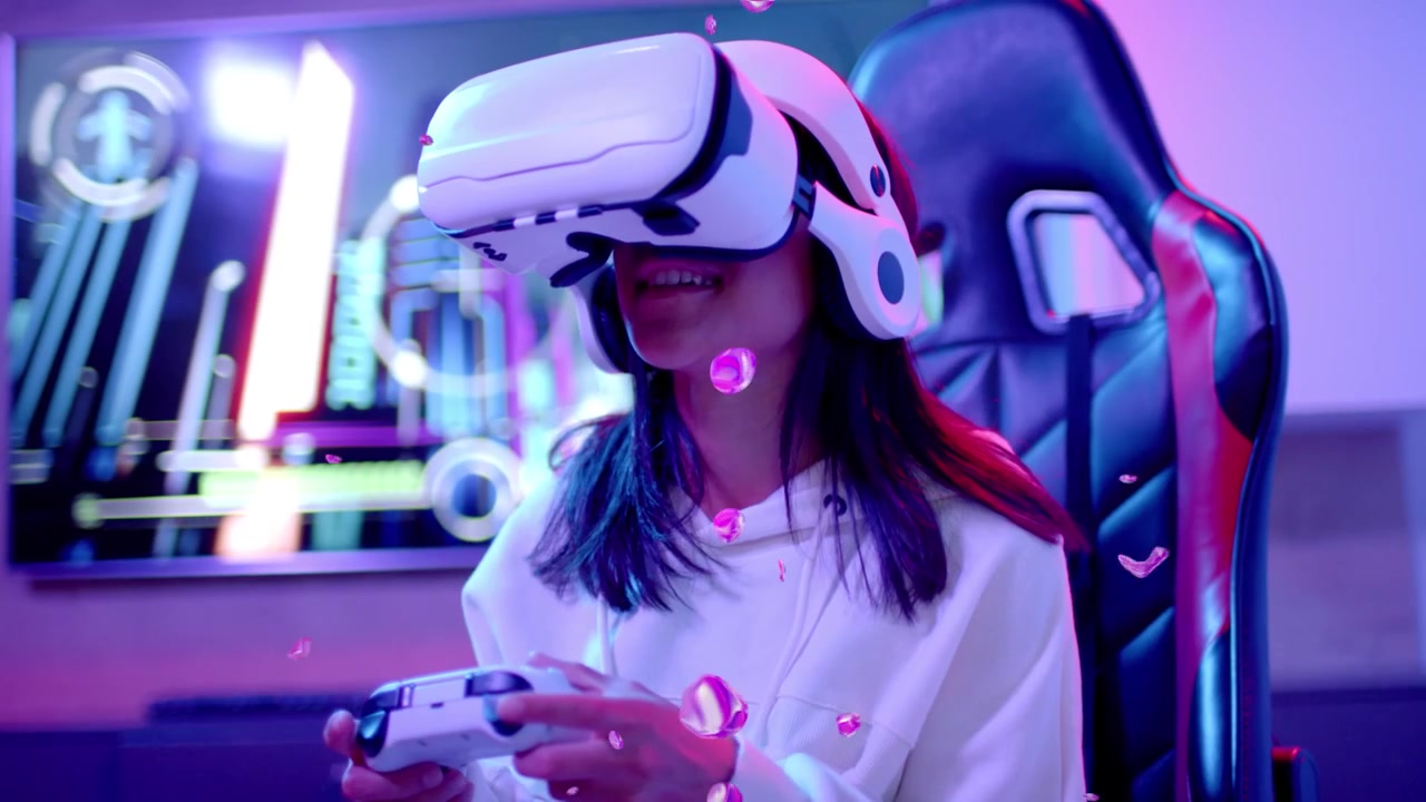 Giovane gamer che gioca a un videogioco di corse con un visore per la realtà virtuale