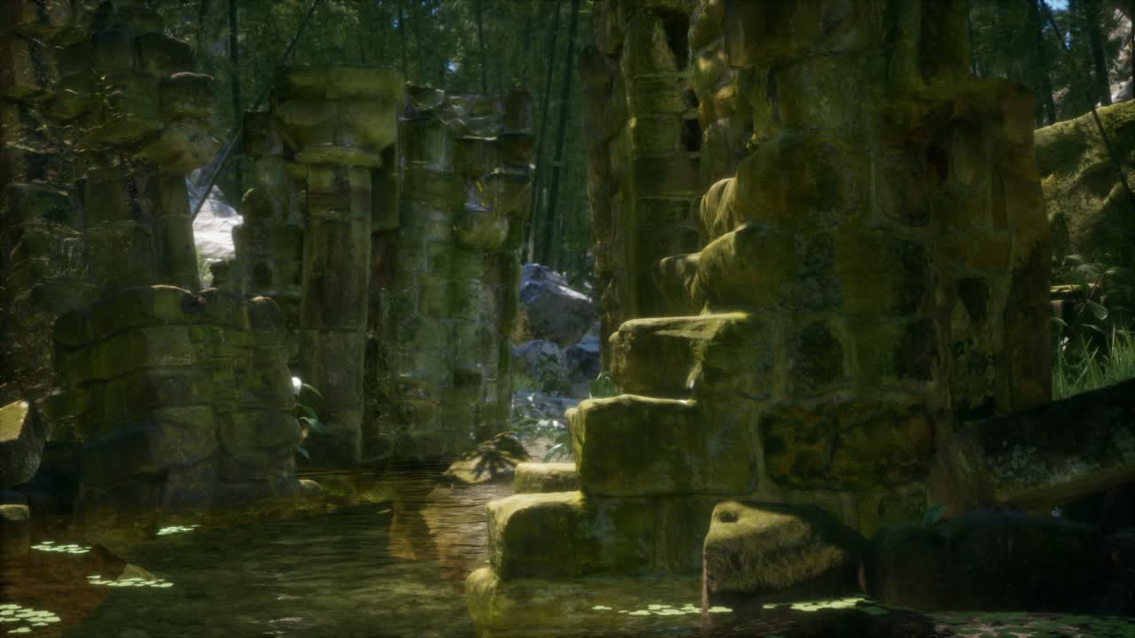 rovinata antica casa di pietra ricoperta di piante e felci in una fitta foresta verde