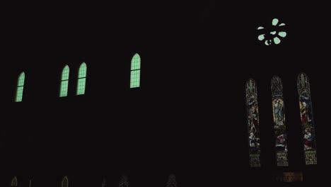 在教堂裡的 timelapse_window 3.mp4