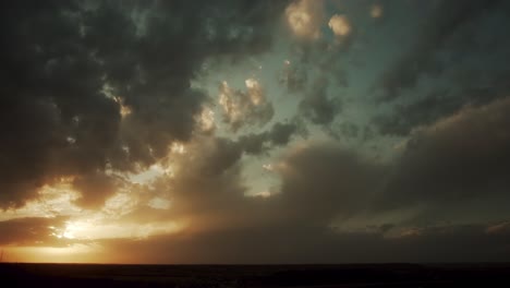 Colorful-sunset-between-slowly-moving-clouds-in-the-United-States