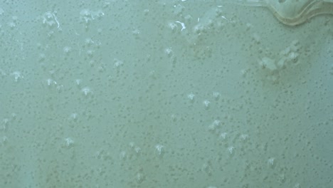la textura de los cosméticos de gel de ducha. foco selectivo.