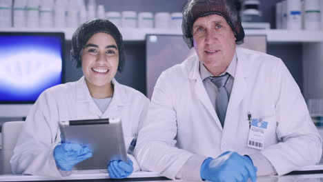 equipo de científicos hablando