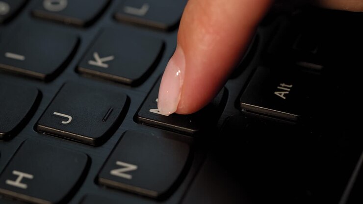Pushing M button on the black keyboard