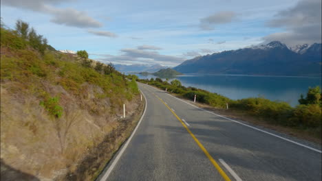 otago, nueva zelanda - navegando por la impresionante e inspiradora ruta hacia glenorchy - pov