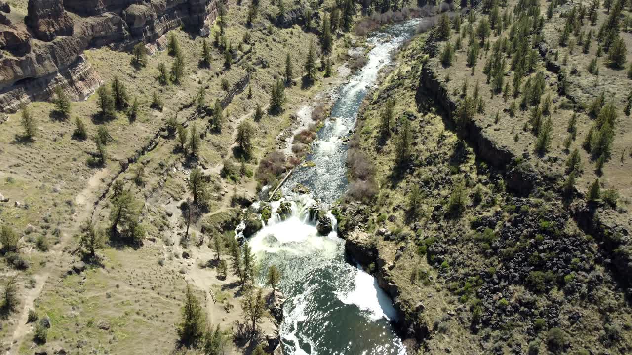 US, Oregon, Redmond, Steelhead Falls, 2025-04-12 - Drone view of the river and gorge-canyon of the Deschutes River at Steelhead Falls in spring in central Oregon