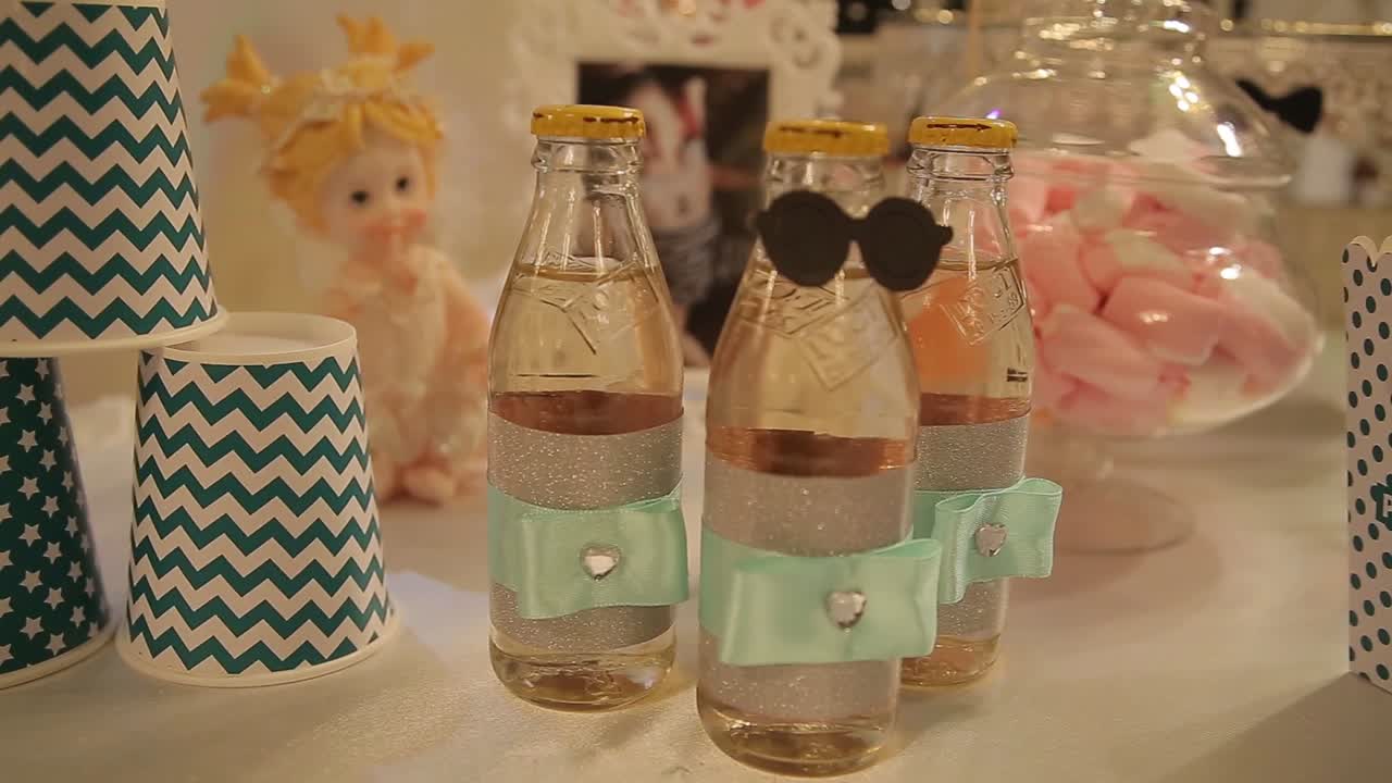 생일 파티 장식품과 음료