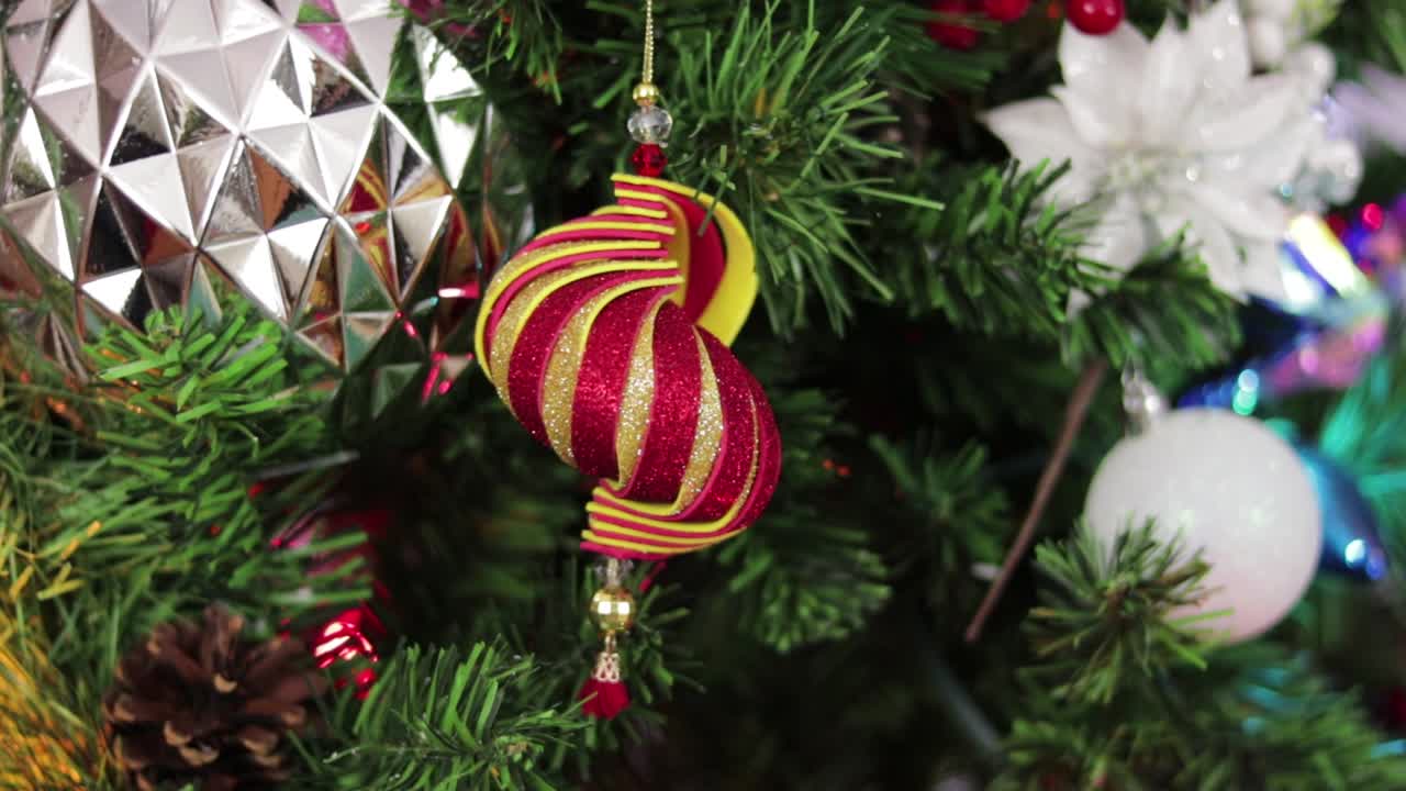 adorno navideño de foami con purpurina