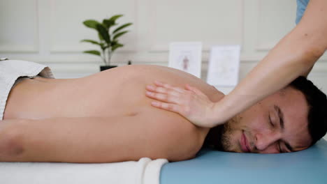 Man-receiving-a-massage