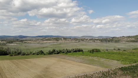 Aerial-shot-over-spectacular-Italian-landscape,-Tuscany-with-vineyards