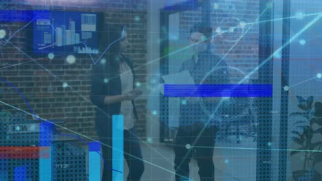 animación del procesamiento de datos sobre diversas personas de negocios hablando
