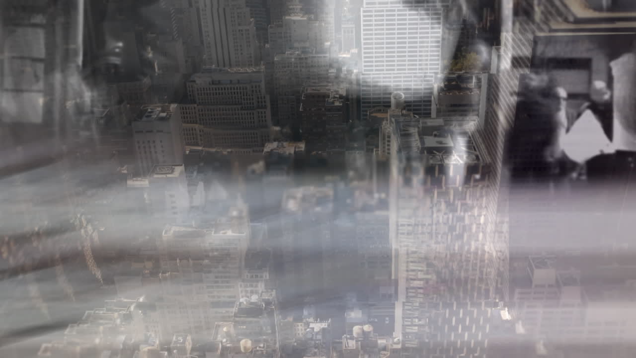 검은색과  ⁇ 색의 도시 풍경 위의 보행자들과 함께 바쁜 도시 거리의 애니메이션