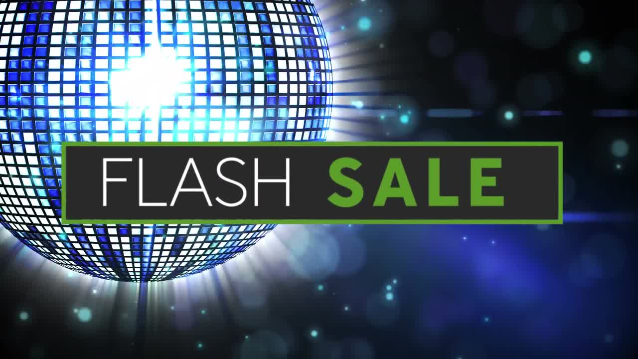 블랙 배경에 빛의 반점과 디스코 공 위에 플래시 판매 텍스트의 애니메이션.