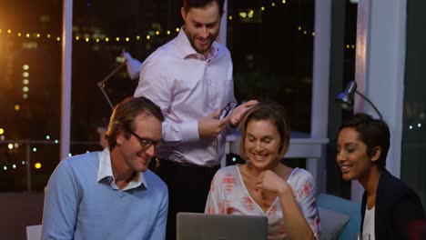 Businesspeople-having-discussion-over-laptop