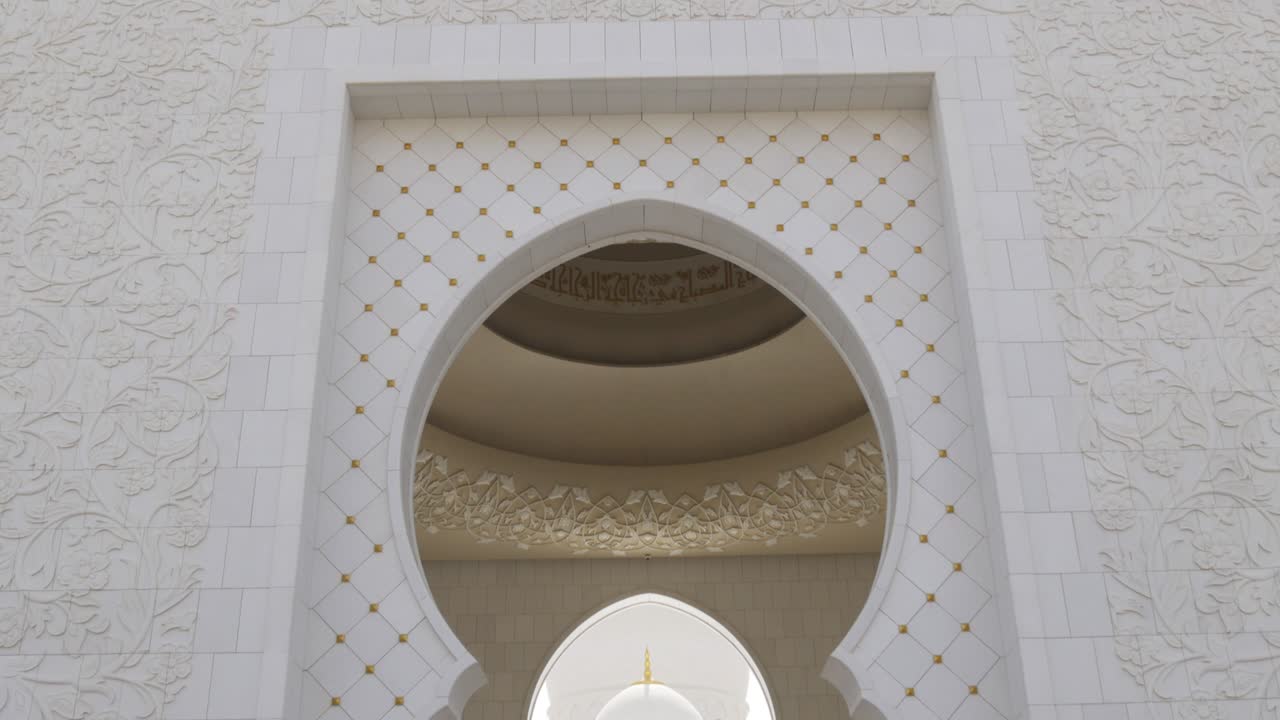 el salón de entrada de la famosa mezquita principal 4k uae